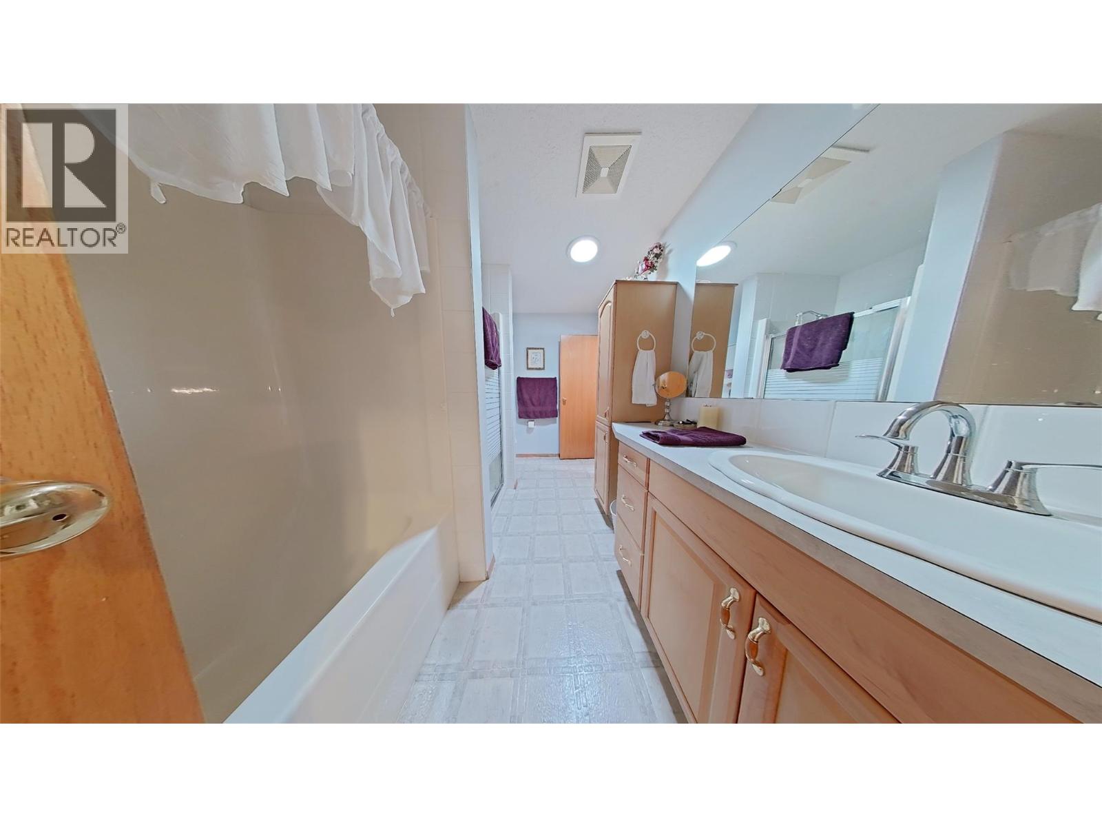 915 Huscroft Rd Street, Lister, British Columbia  V0B 1G2 - Photo 16 - 10395283