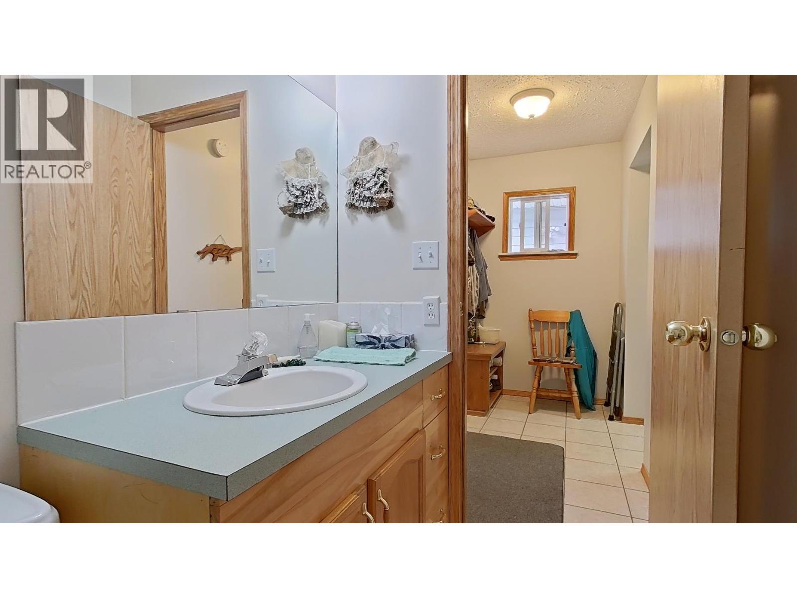 915 Huscroft Rd Street, Lister, British Columbia  V0B 1G2 - Photo 21 - 10395283