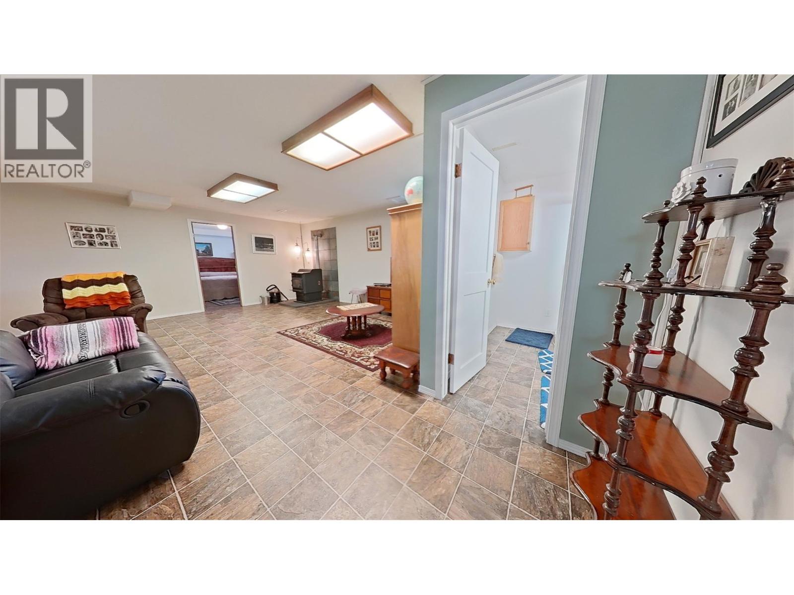915 Huscroft Rd Street, Lister, British Columbia  V0B 1G2 - Photo 48 - 10395283