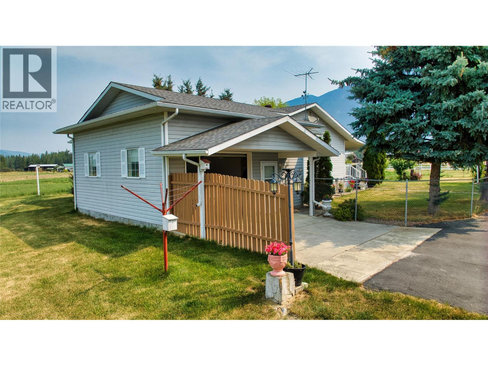 915 Huscroft Rd Street, Lister, British Columbia  V0B 1G2 - Photo 80 - 10395283