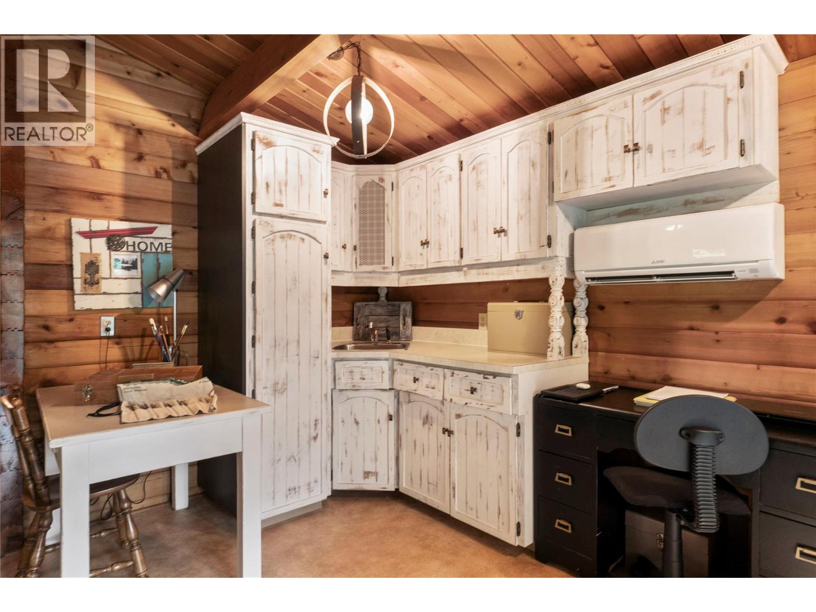 7420 Stampede Trail, Anglemont, British Columbia  V0E 1M8 - Photo 17 - 10396007
