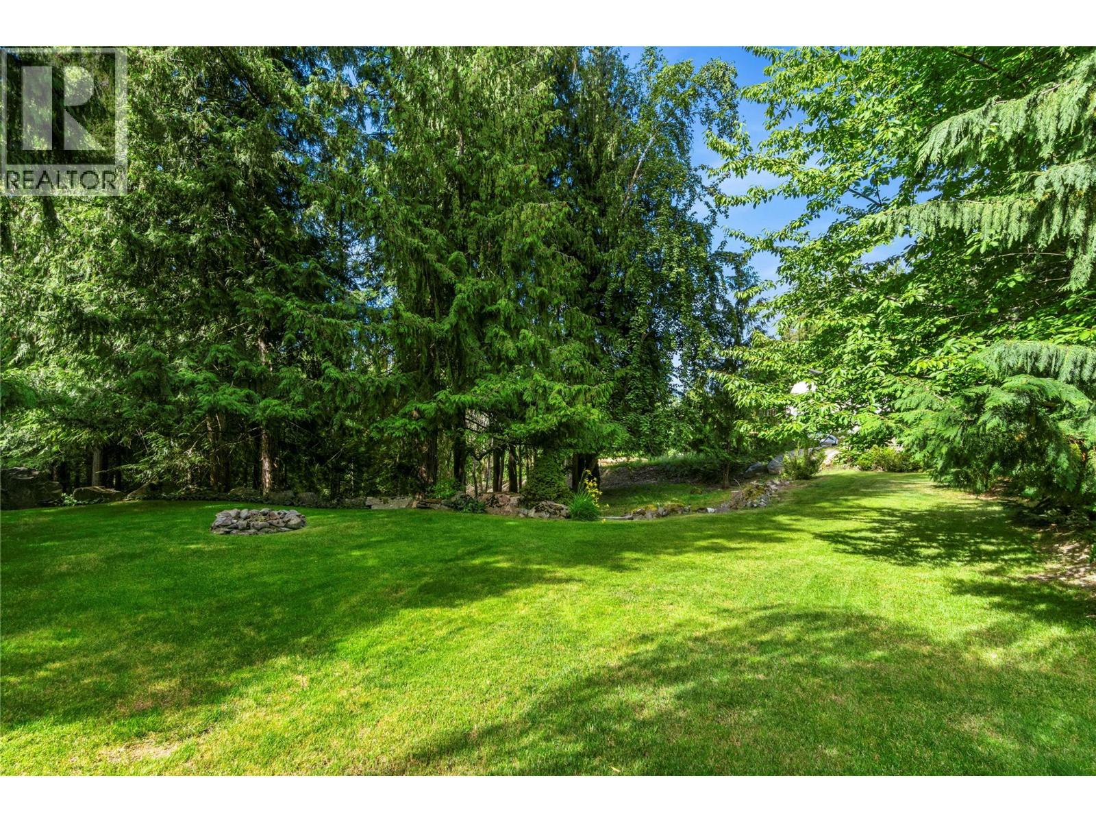 7420 Stampede Trail, Anglemont, British Columbia  V0E 1M8 - Photo 23 - 10396007