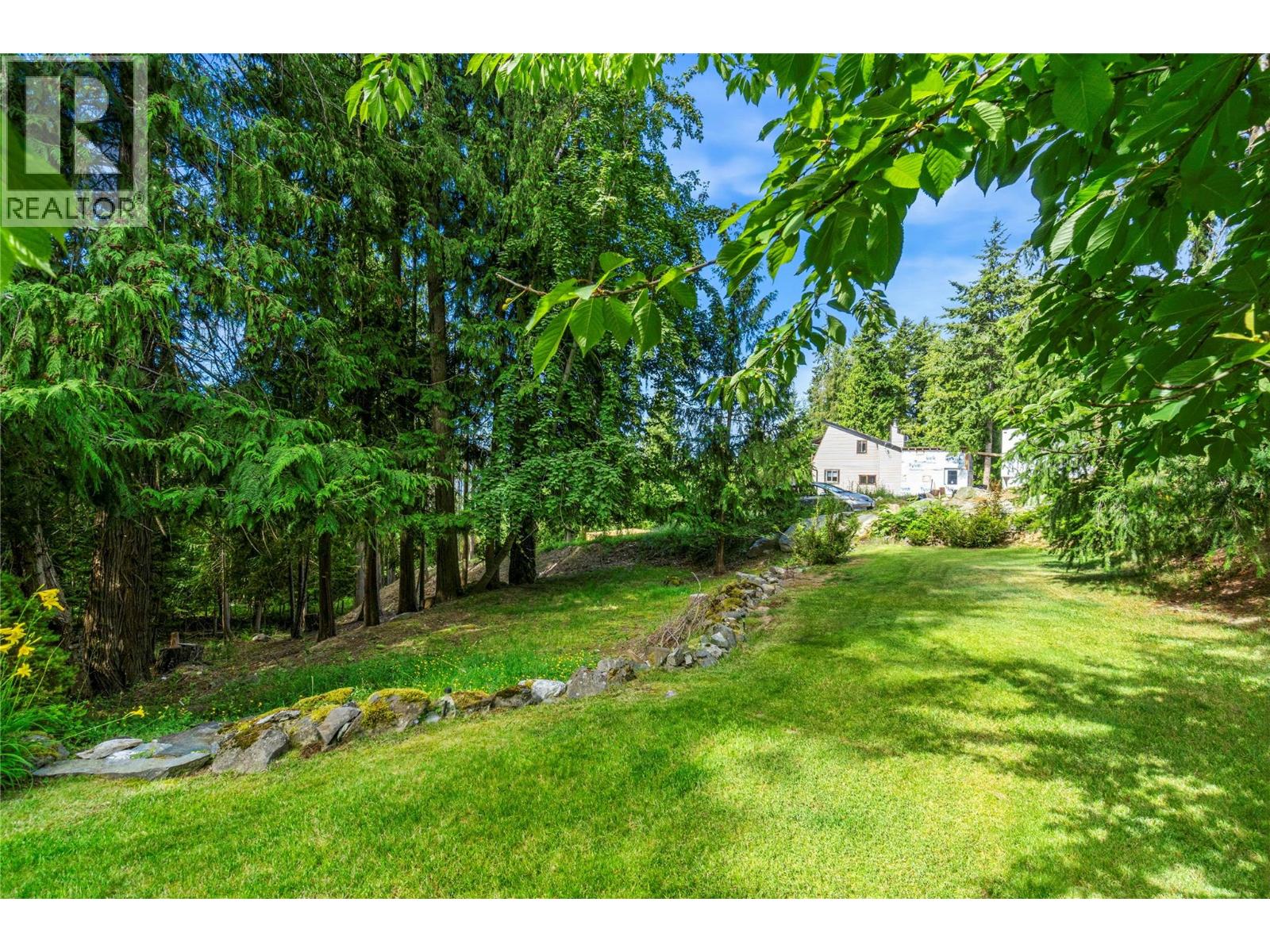 7420 Stampede Trail, Anglemont, British Columbia  V0E 1M8 - Photo 24 - 10396007