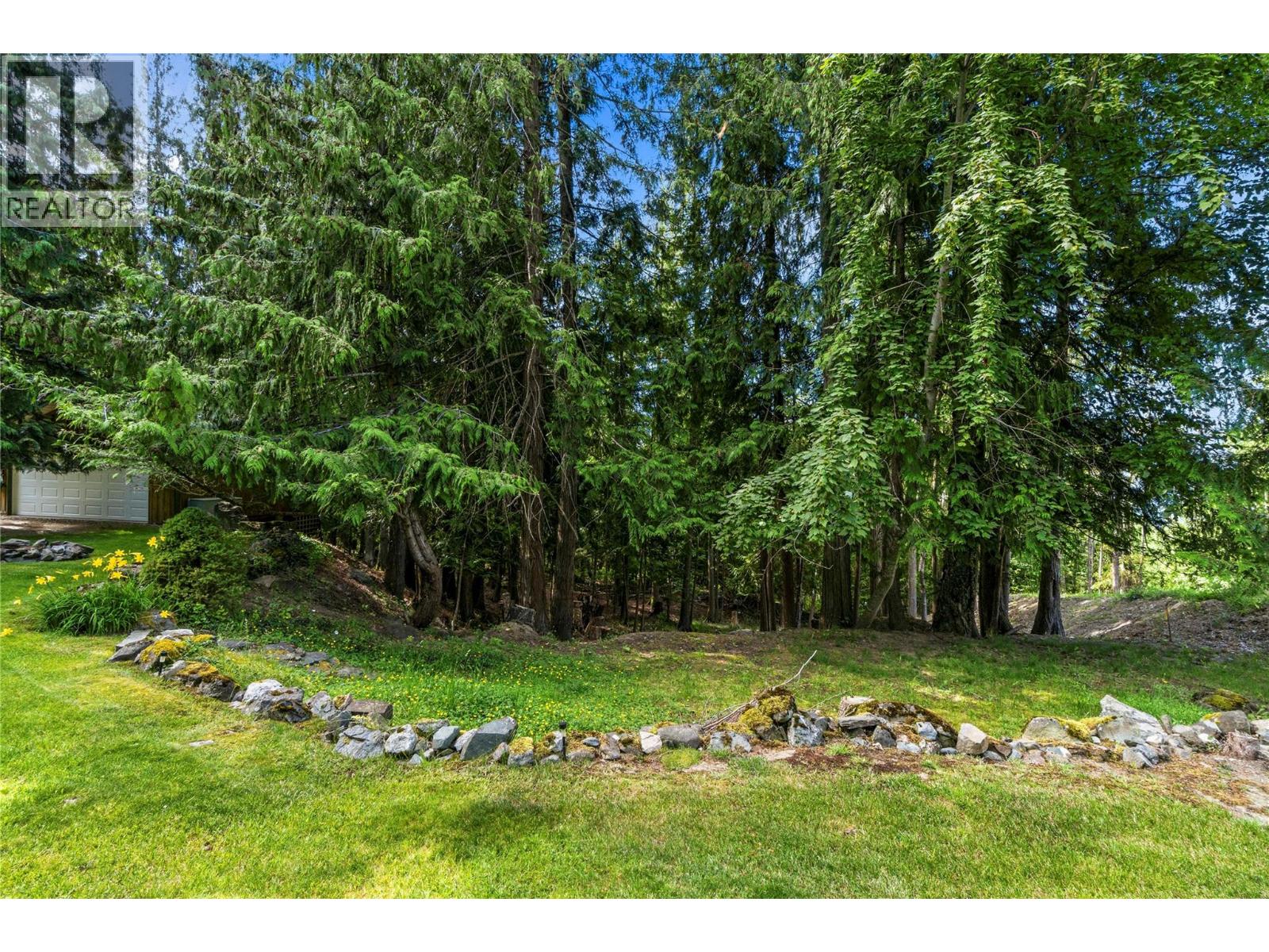 7420 Stampede Trail, Anglemont, British Columbia  V0E 1M8 - Photo 25 - 10396007