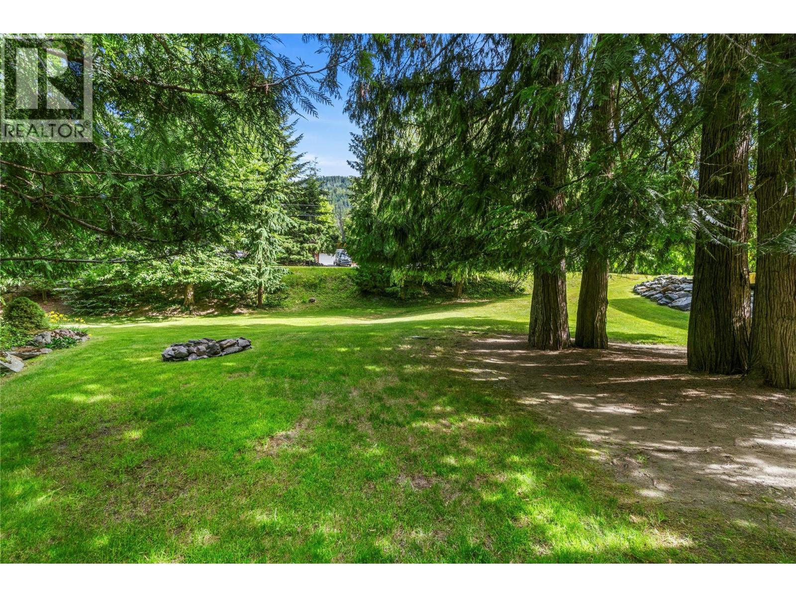 7420 Stampede Trail, Anglemont, British Columbia  V0E 1M8 - Photo 26 - 10396007