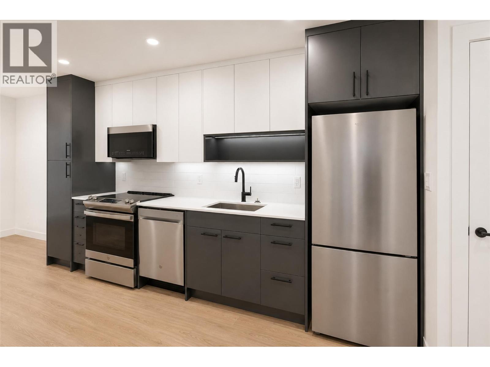 1380 Pridham Avenue Unit# 310, Kelowna, British Columbia  V1Y 6B5 - Photo 1 - 10395583