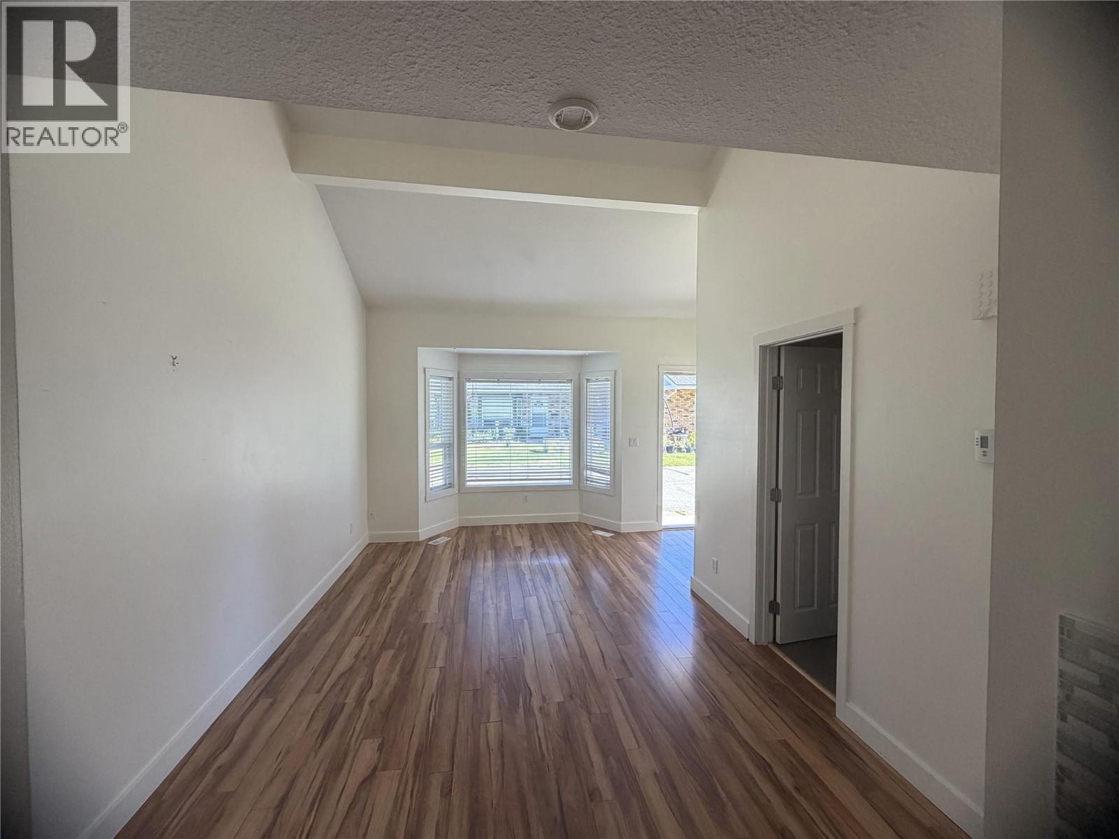 3155 Gordon Drive Unit# 304, Kelowna, British Columbia  V1W 3N6 - Photo 3 - 10395932