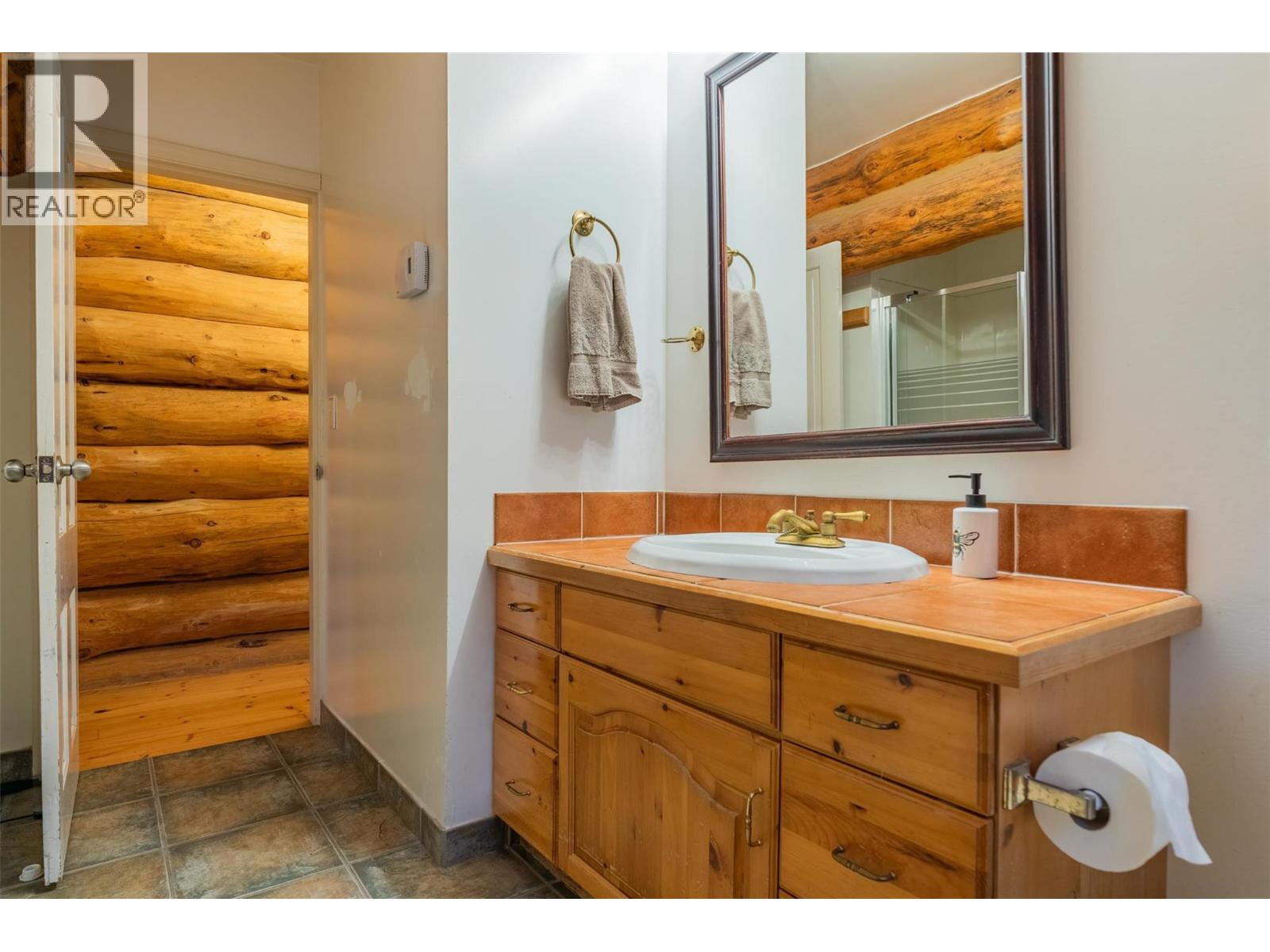 2266 Fifth Avenue, Rossland, British Columbia  V0G 1Y0 - Photo 22 - 10395675