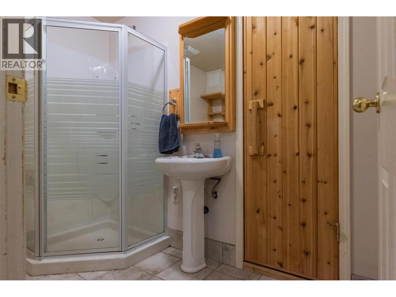 2266 Fifth Avenue, Rossland, British Columbia  V0G 1Y0 - Photo 35 - 10395675