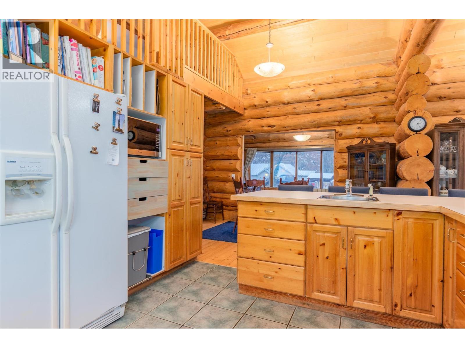 2266 Fifth Avenue, Rossland, British Columbia  V0G 1Y0 - Photo 4 - 10395675