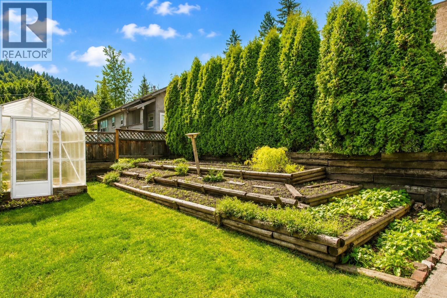 2266 Fifth Avenue, Rossland, British Columbia  V0G 1Y0 - Photo 68 - 10395675