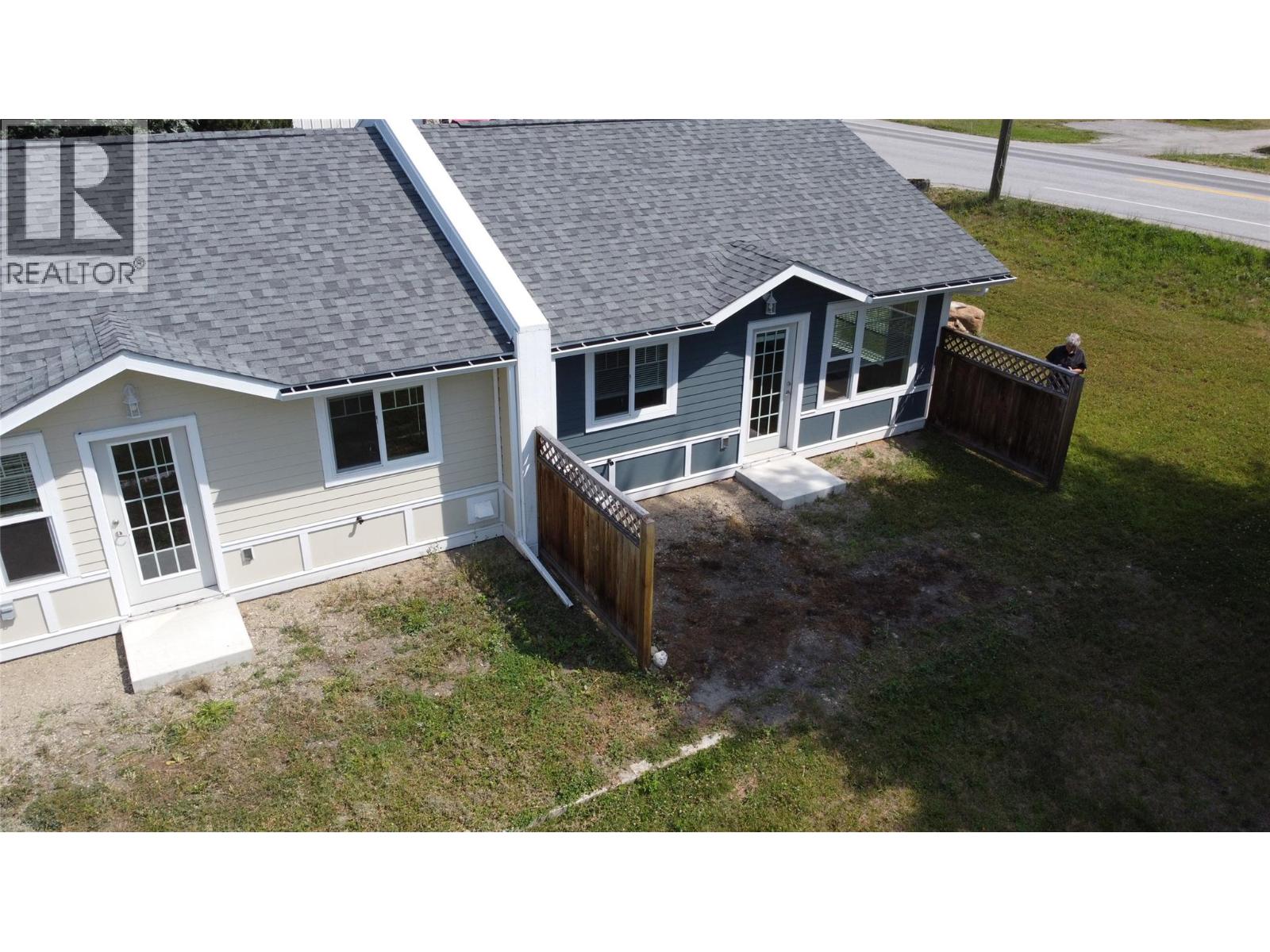 611 Casley Court Unit# 4, New Denver, British Columbia  V0G 1S1 - Photo 2 - 10395763