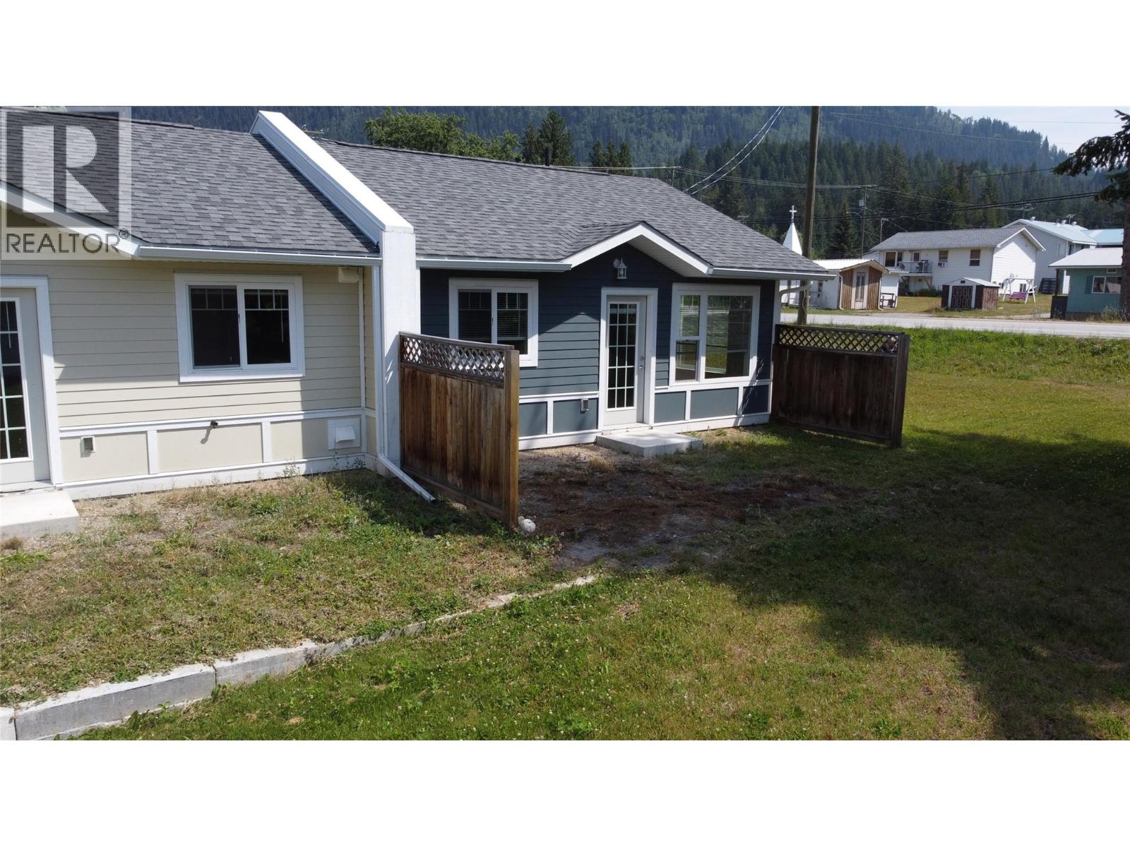 611 Casley Court Unit# 4, New Denver, British Columbia  V0G 1S1 - Photo 3 - 10395763