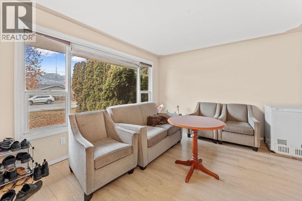 2310 Greenfield Avenue, Kamloops, British Columbia  V2B 4P4 - Photo 3 - 10395964