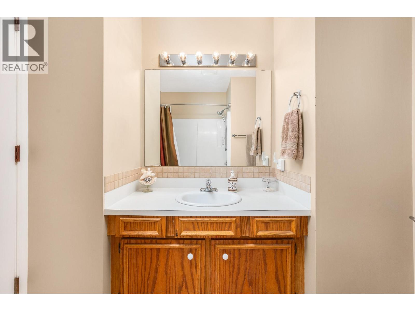 5515 Okanagan Avenue, Vernon, British Columbia  V1T 9R7 - Photo 14 - 10395977