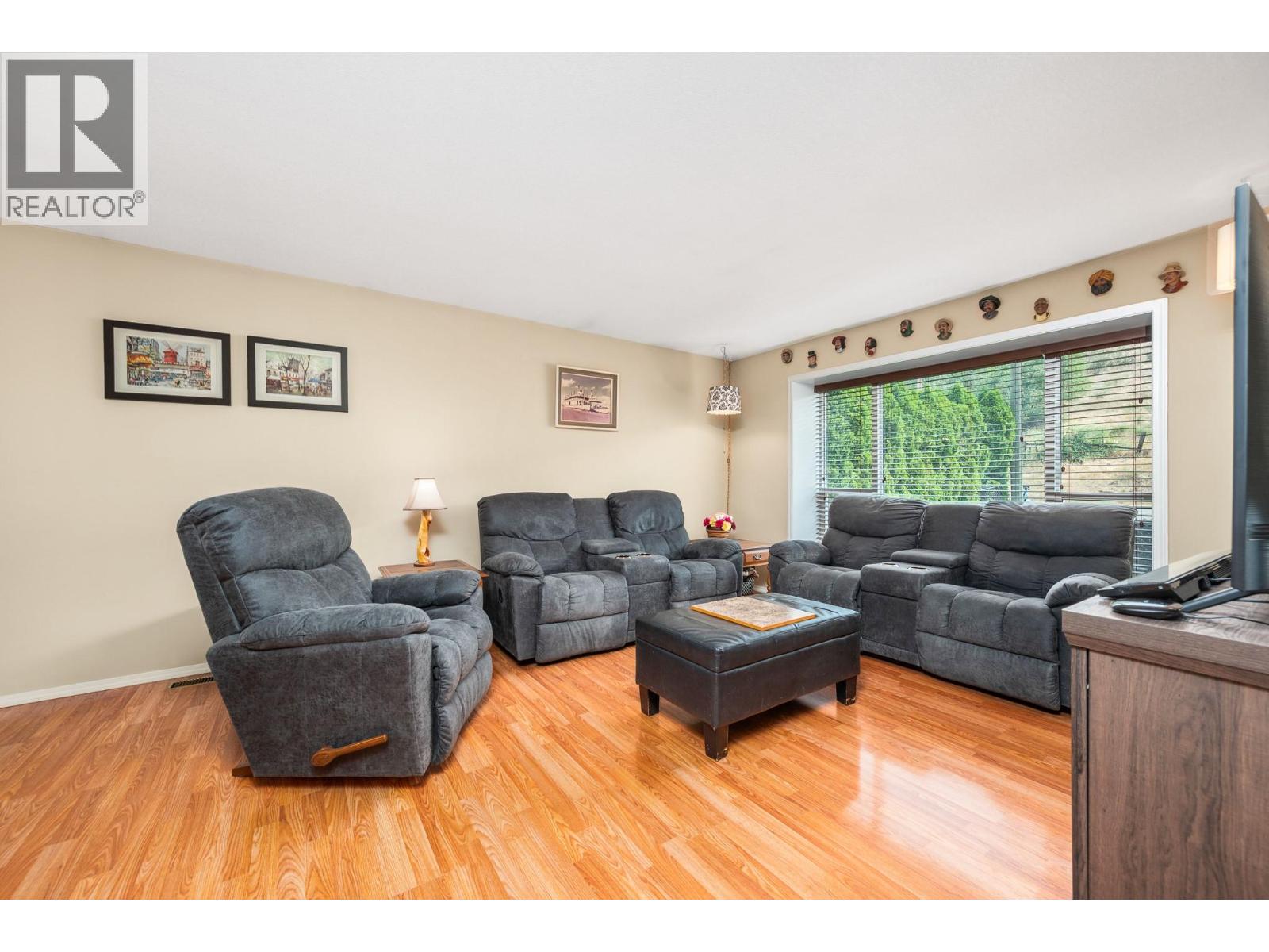 5515 Okanagan Avenue, Vernon, British Columbia  V1T 9R7 - Photo 5 - 10395977