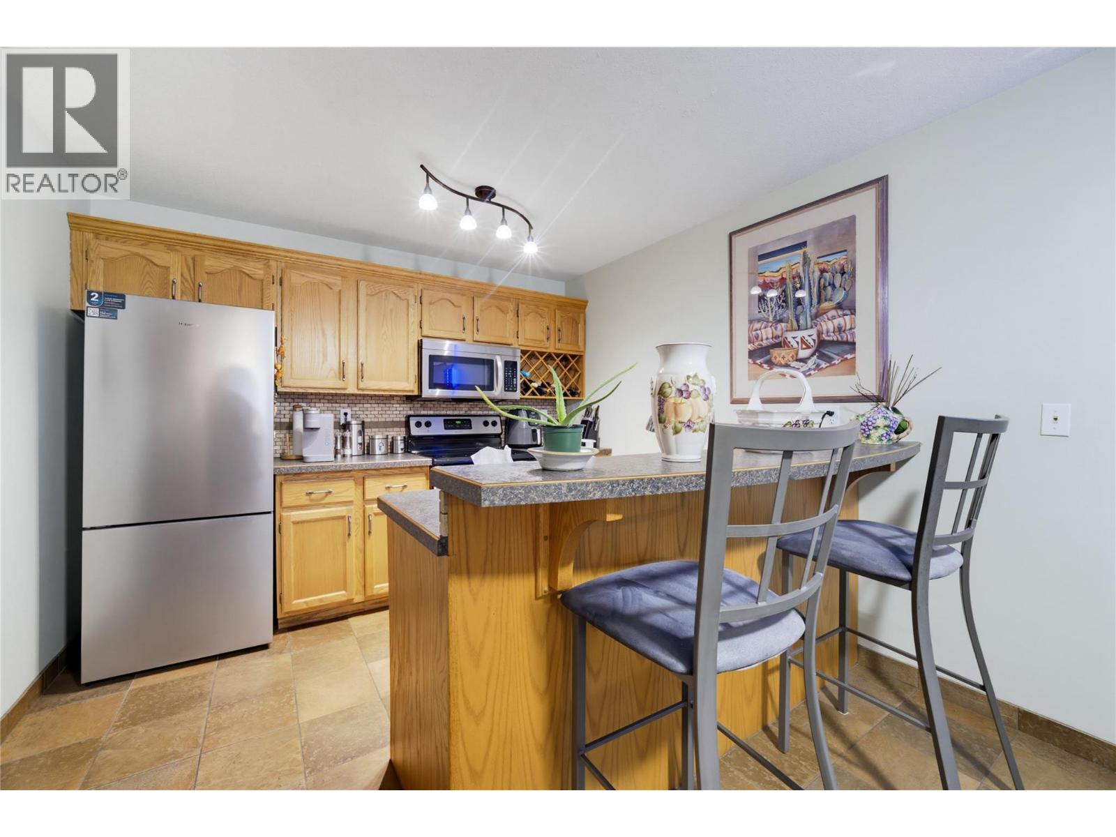 250 5th Street Se Unit# 208, Salmon Arm, British Columbia  V1E 1J8 - Photo 3 - 10395940