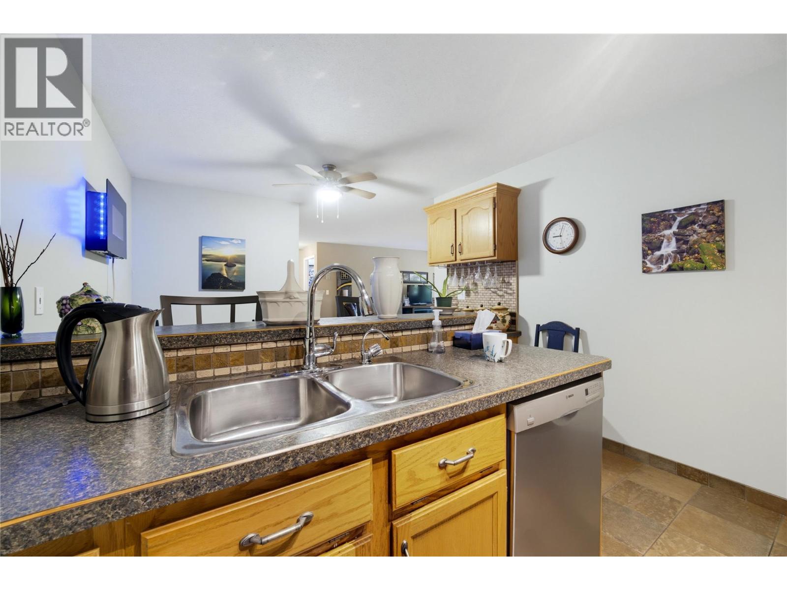 250 5th Street Se Unit# 208, Salmon Arm, British Columbia  V1E 1J8 - Photo 5 - 10395940