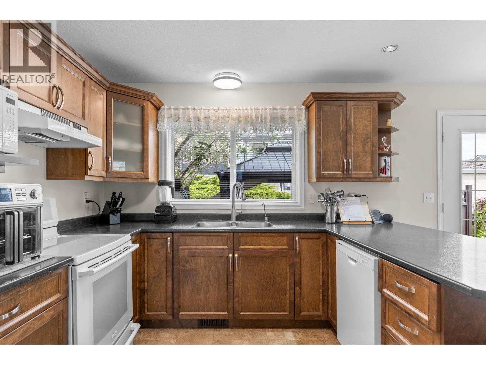 280 Cosens Court, Kelowna, British Columbia  V1V 1V2 - Photo 16 - 10396116