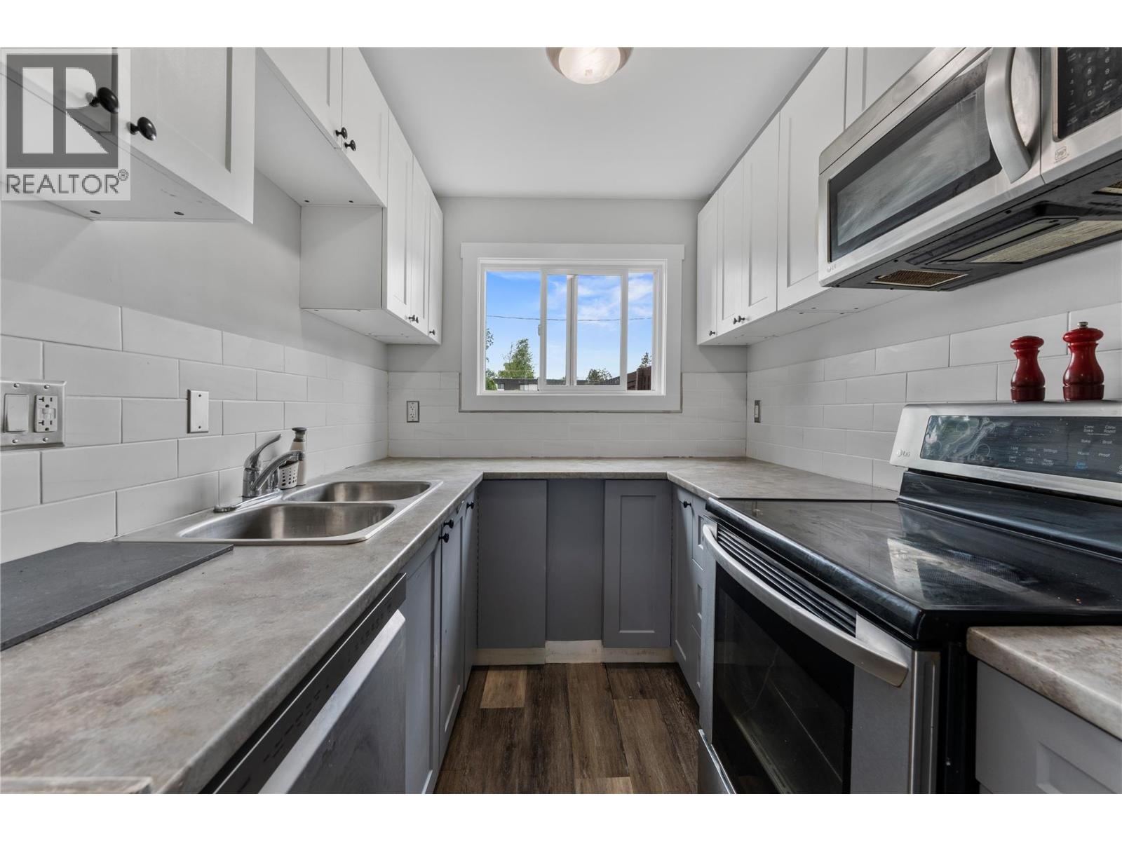 3135 Walnut Street Unit# 5, Kelowna, British Columbia  V1W 3T6 - Photo 2 - 10396084