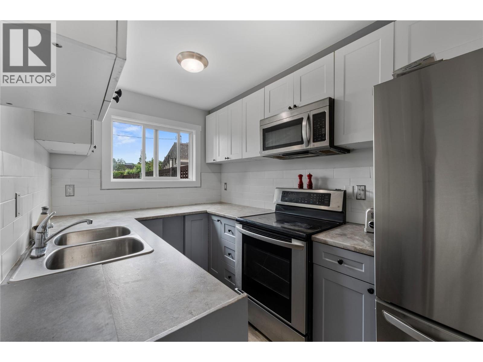 3135 Walnut Street Unit# 5, Kelowna, British Columbia  V1W 3T6 - Photo 3 - 10396084