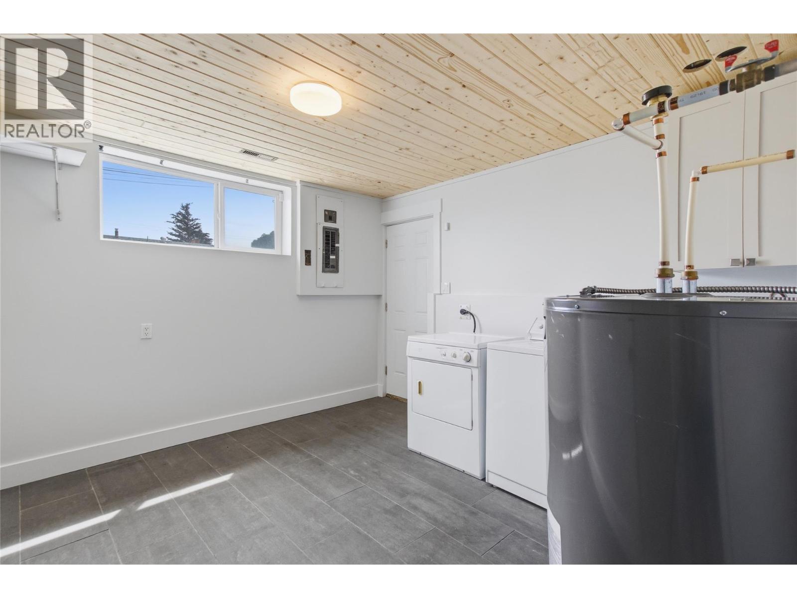 298 Juniper Avenue, Kamloops, British Columbia  V2B 1H7 - Photo 23 - 10396076