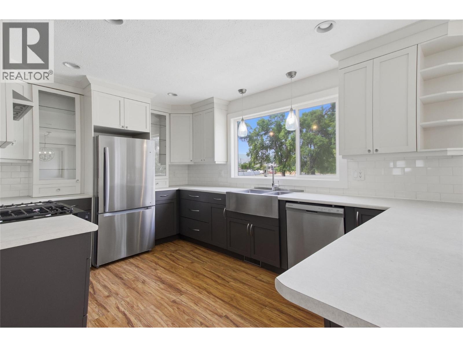 298 Juniper Avenue, Kamloops, British Columbia  V2B 1H7 - Photo 3 - 10396076