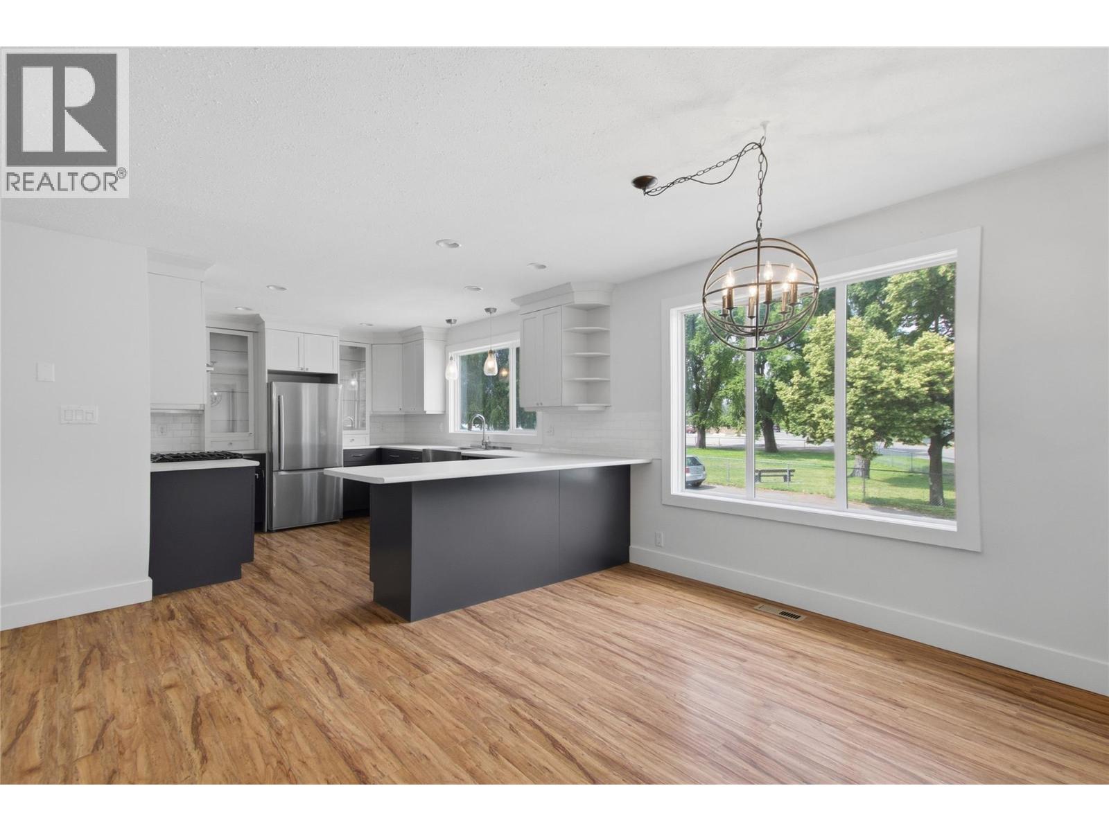 298 Juniper Avenue, Kamloops, British Columbia  V2B 1H7 - Photo 5 - 10396076