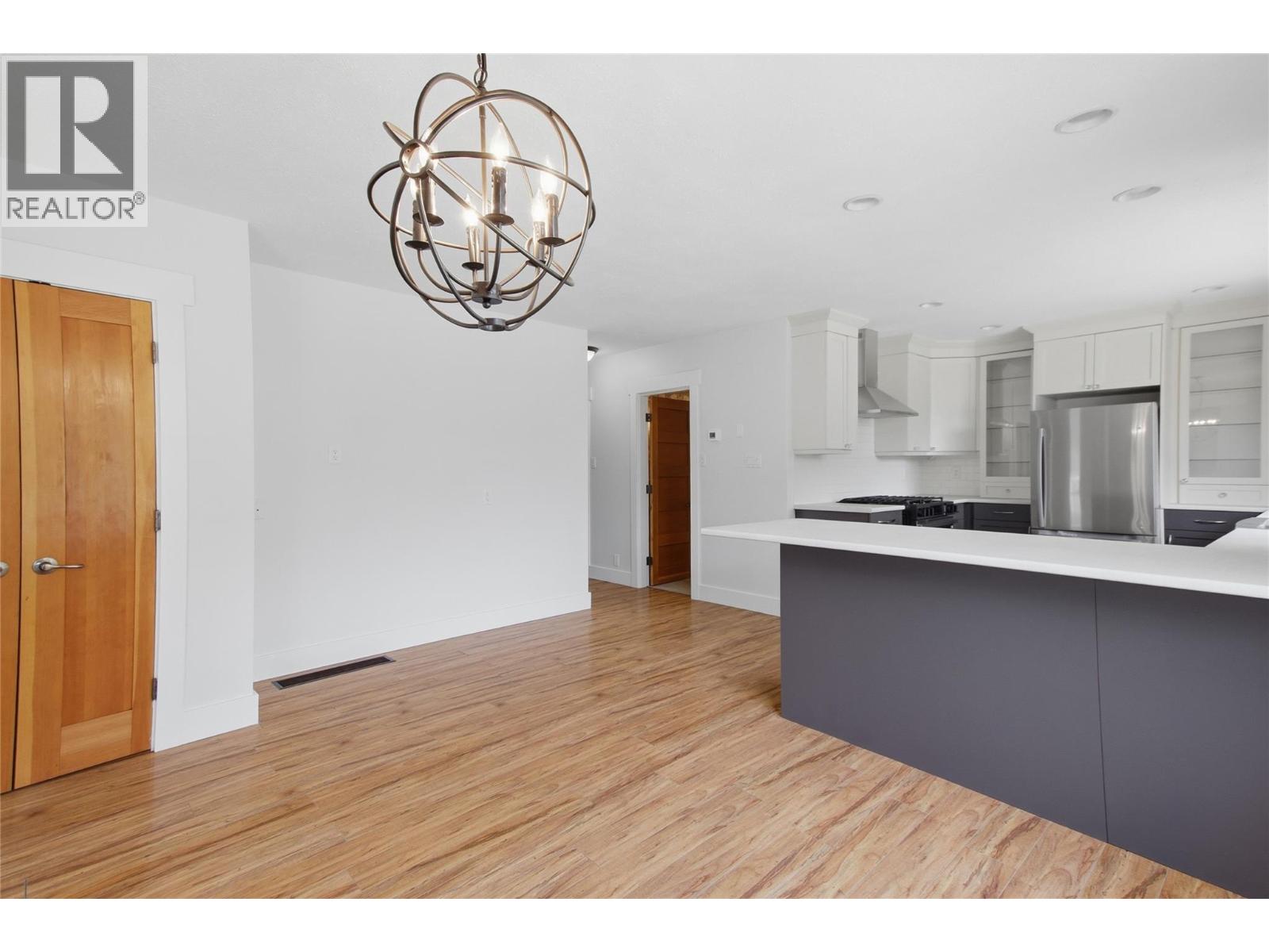 298 Juniper Avenue, Kamloops, British Columbia  V2B 1H7 - Photo 8 - 10396076