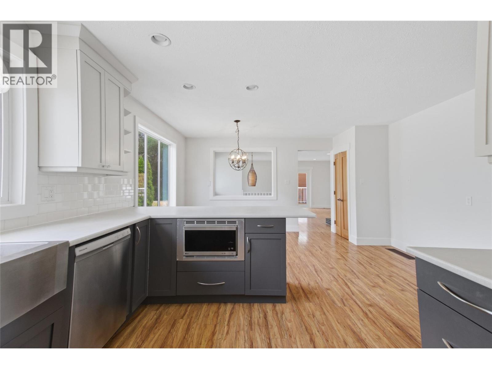 298 Juniper Avenue, Kamloops, British Columbia  V2B 1H7 - Photo 9 - 10396076