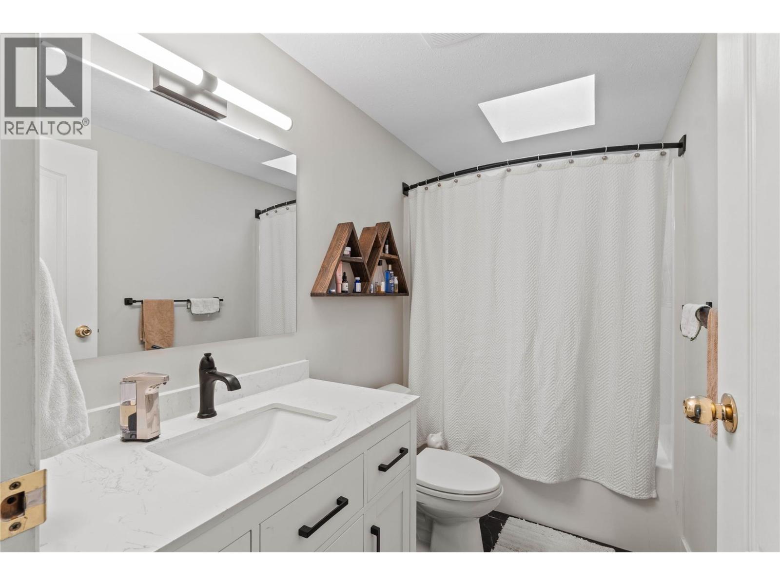 3227 Shuswap Road, Kamloops, British Columbia  V2H 1T1 - Photo 12 - 10396083