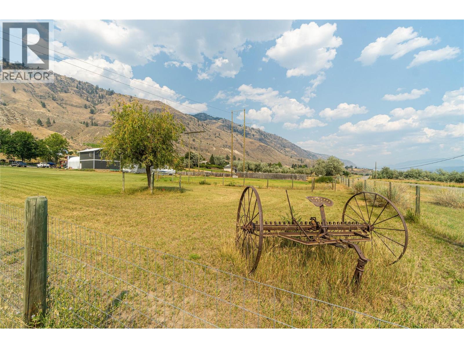 3227 Shuswap Road, Kamloops, British Columbia  V2H 1T1 - Photo 2 - 10396083
