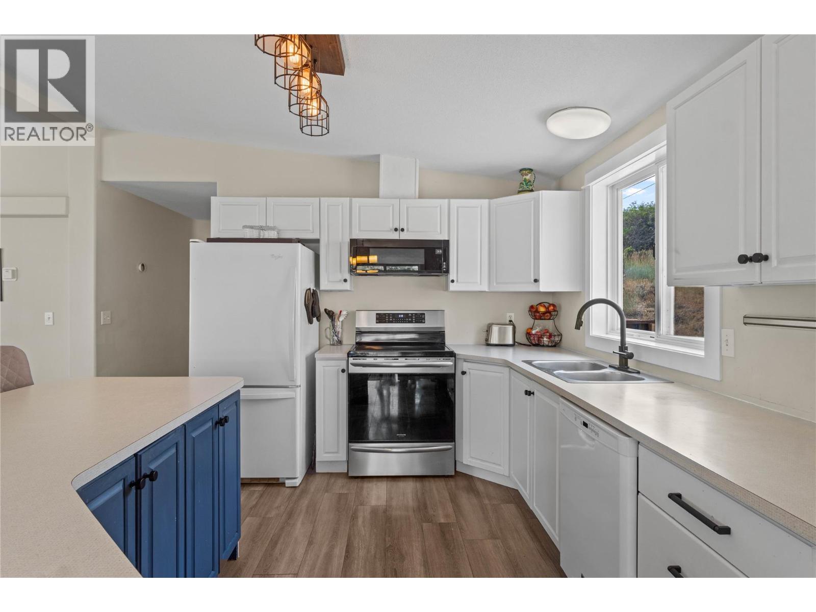 3227 Shuswap Road, Kamloops, British Columbia  V2H 1T1 - Photo 5 - 10396083