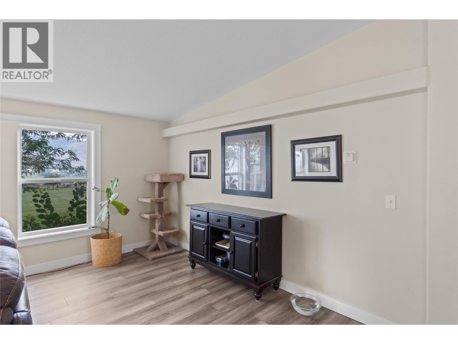 3227 Shuswap Road, Kamloops, British Columbia  V2H 1T1 - Photo 8 - 10396083