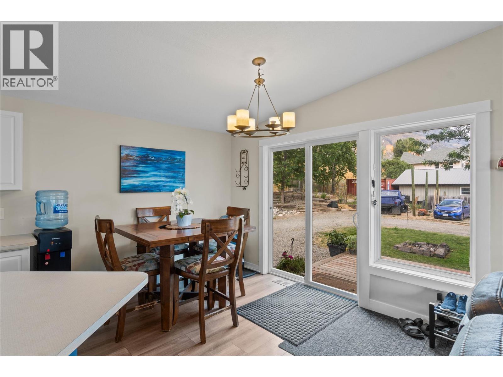 3227 Shuswap Road, Kamloops, British Columbia  V2H 1T1 - Photo 9 - 10396083
