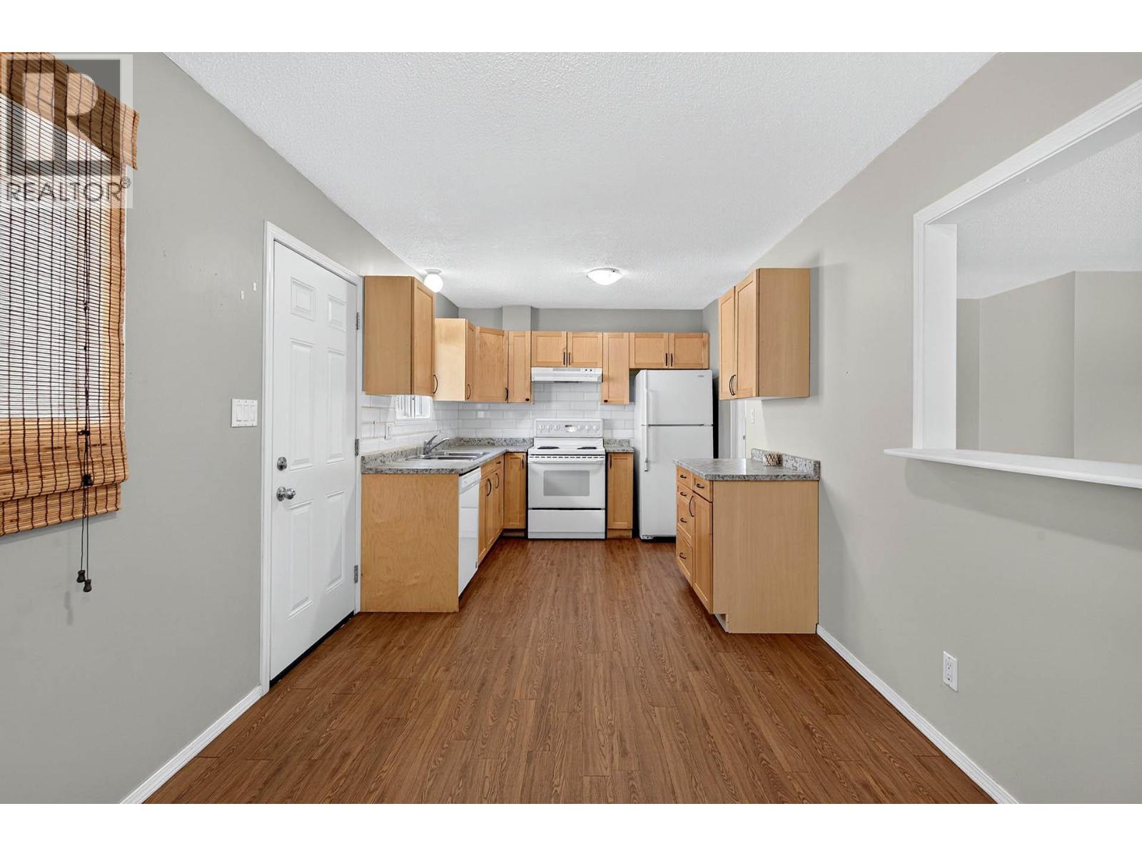 658 Courtenay Crescent, Kamloops, British Columbia  V2B 1Z6 - Photo 6 - 10395986