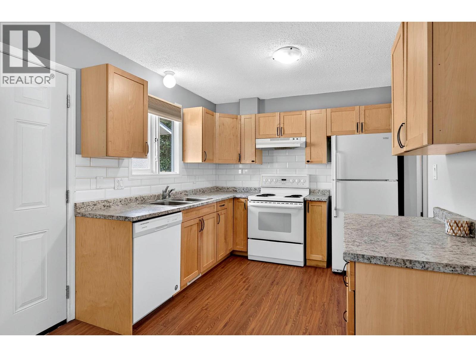 658 Courtenay Crescent, Kamloops, British Columbia  V2B 1Z6 - Photo 7 - 10395986