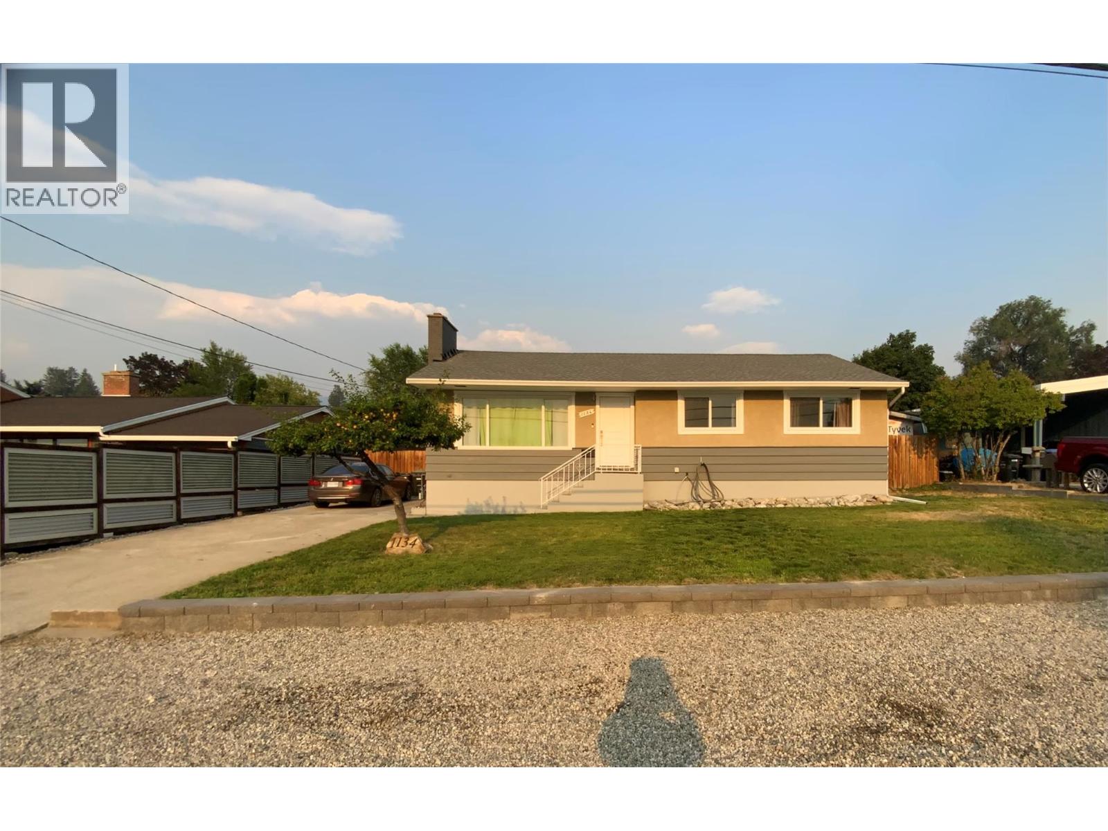 1134 Woodlands Drive, Penticton, British Columbia  V2A 3Z6 - Photo 2 - 10396130