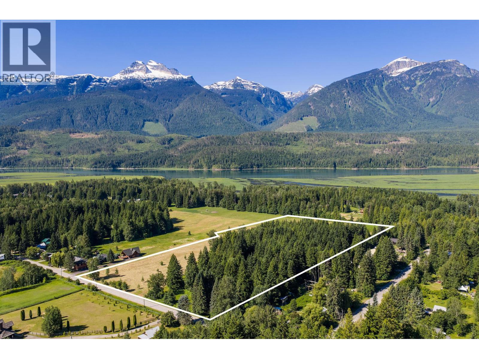 3309 Catherwood Road, Revelstoke, British Columbia  V0E 2S1 - Photo 2 - 10394067