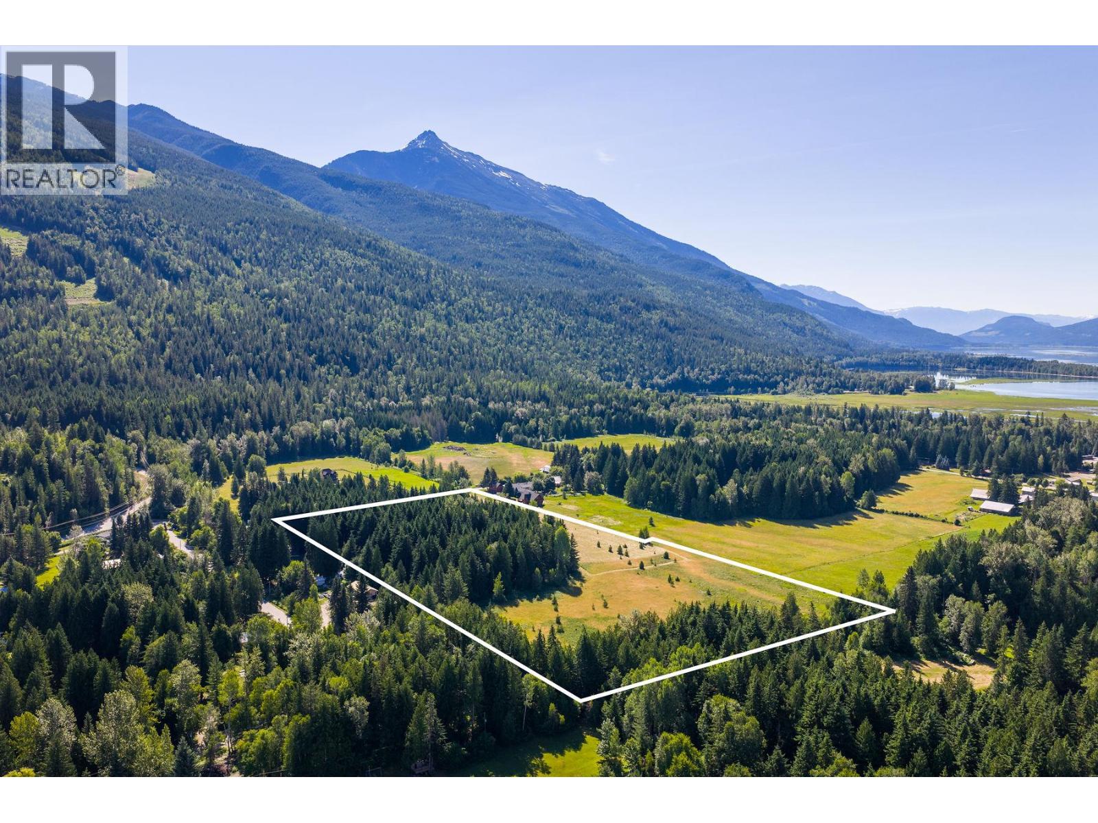 3309 Catherwood Road, Revelstoke, British Columbia  V0E 2S1 - Photo 3 - 10394067
