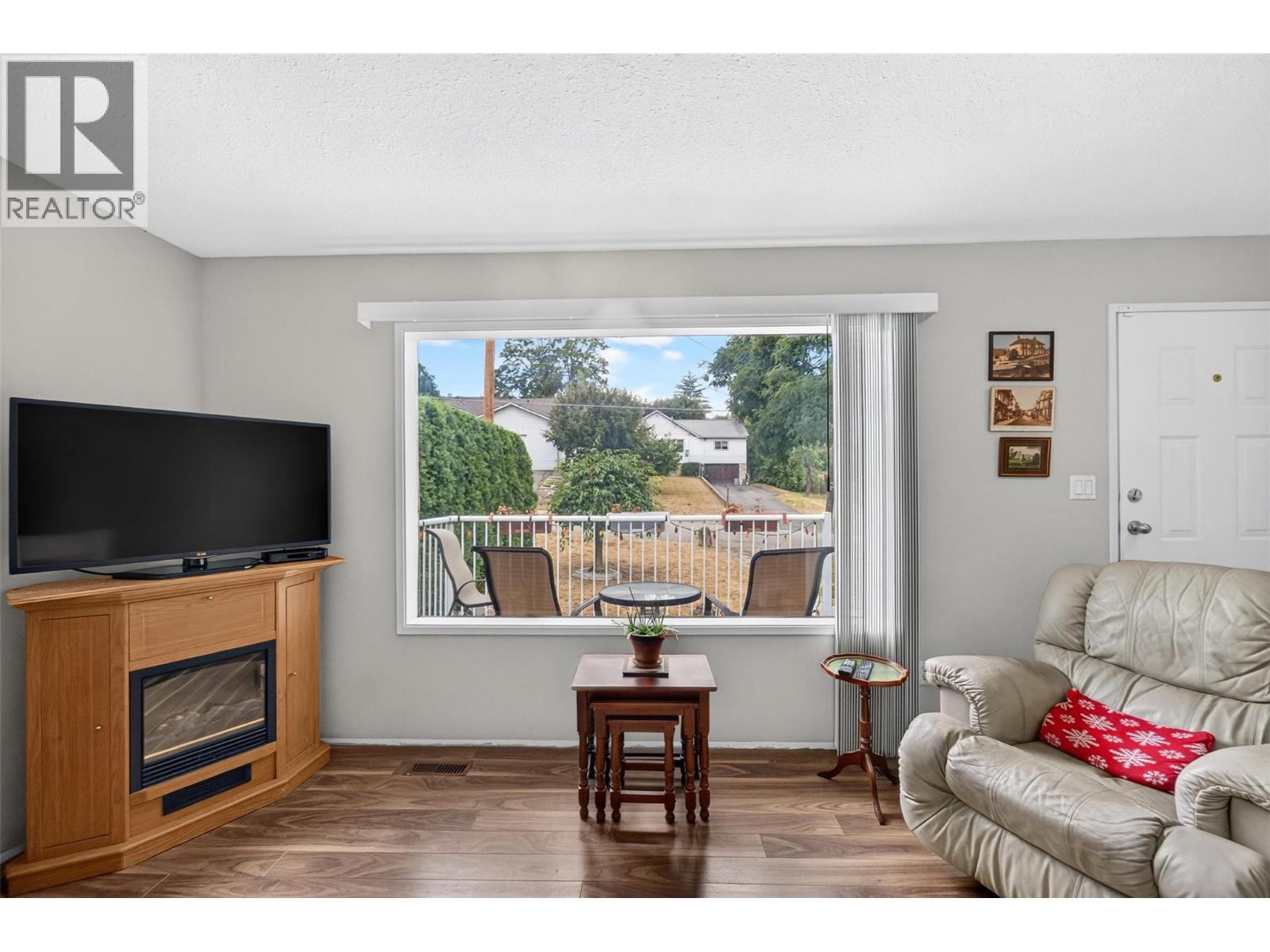 341 2 Street Se, Salmon Arm, British Columbia  V1E 4H3 - Photo 10 - 10396120