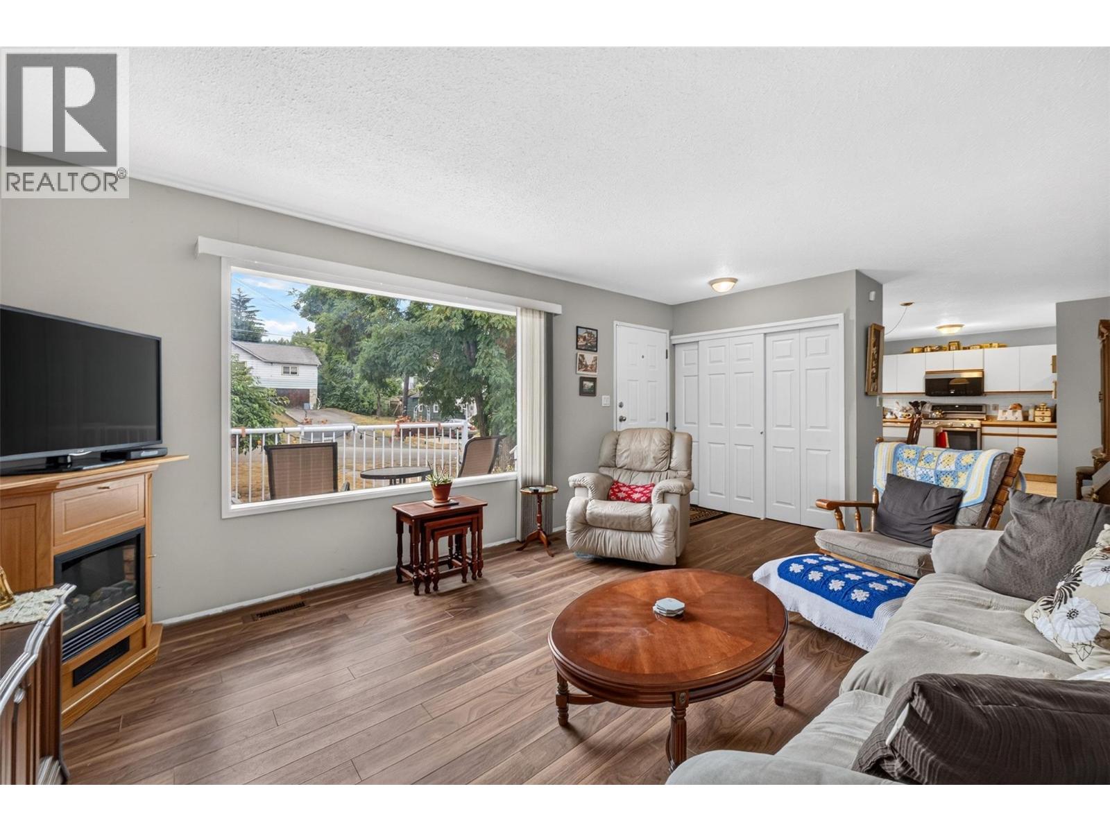 341 2 Street Se, Salmon Arm, British Columbia  V1E 4H3 - Photo 3 - 10396120