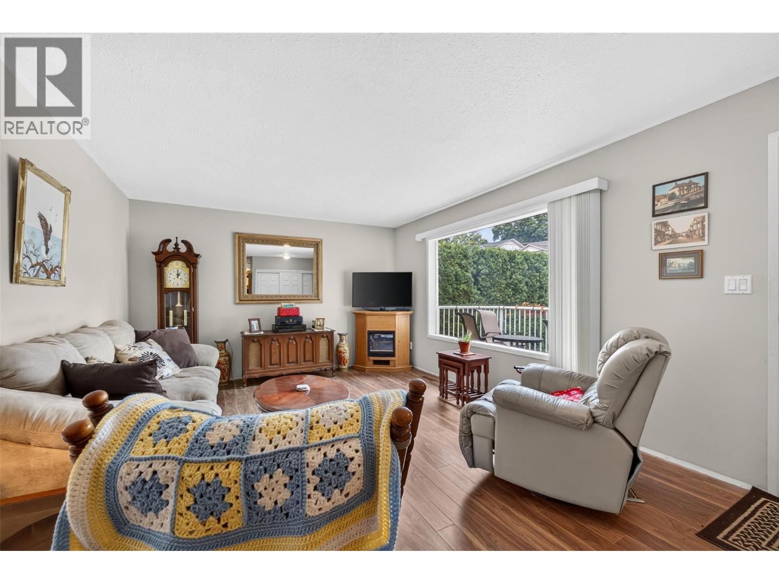 341 2 Street Se, Salmon Arm, British Columbia  V1E 4H3 - Photo 5 - 10396120