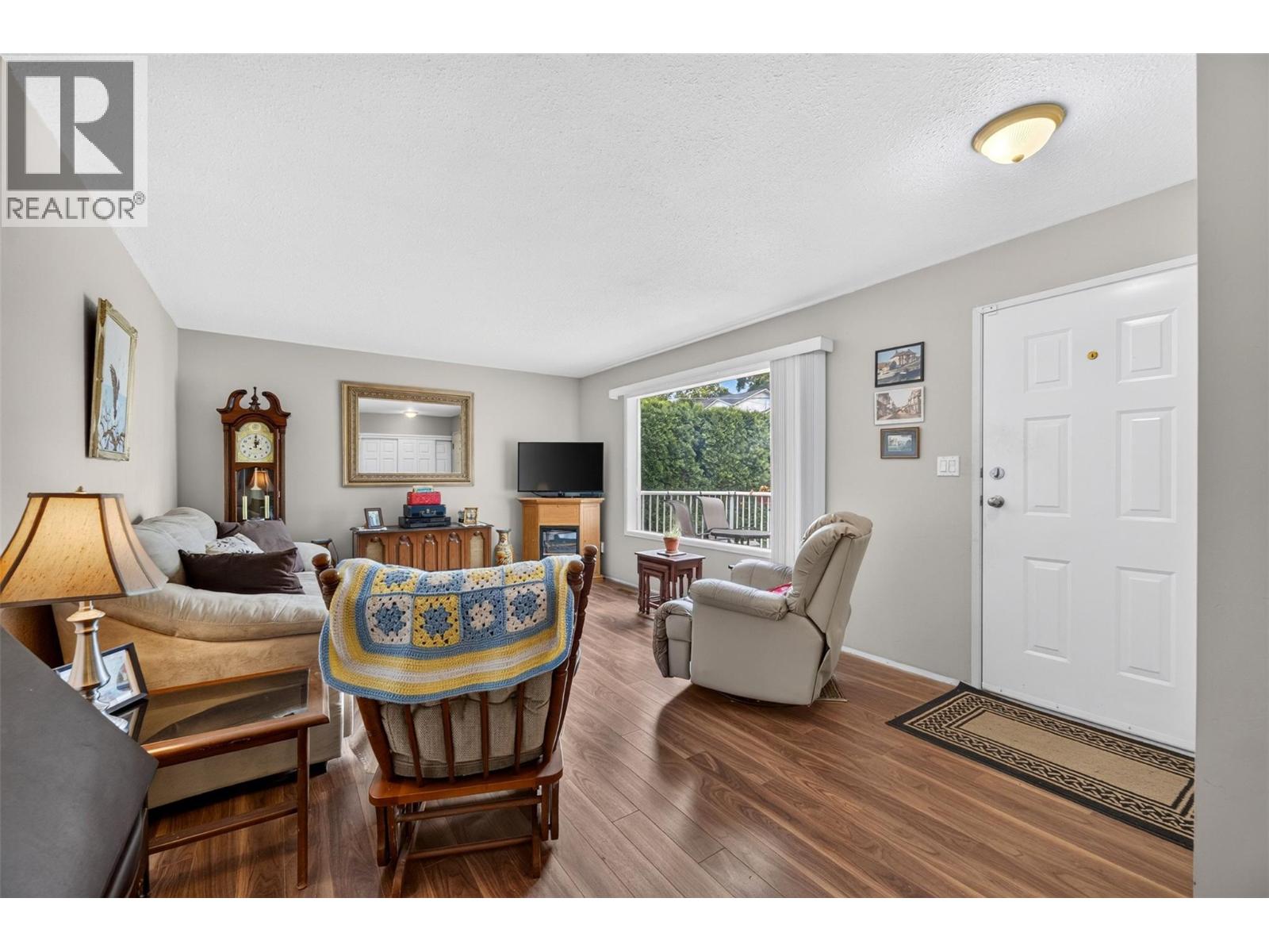 341 2 Street Se, Salmon Arm, British Columbia  V1E 4H3 - Photo 6 - 10396120