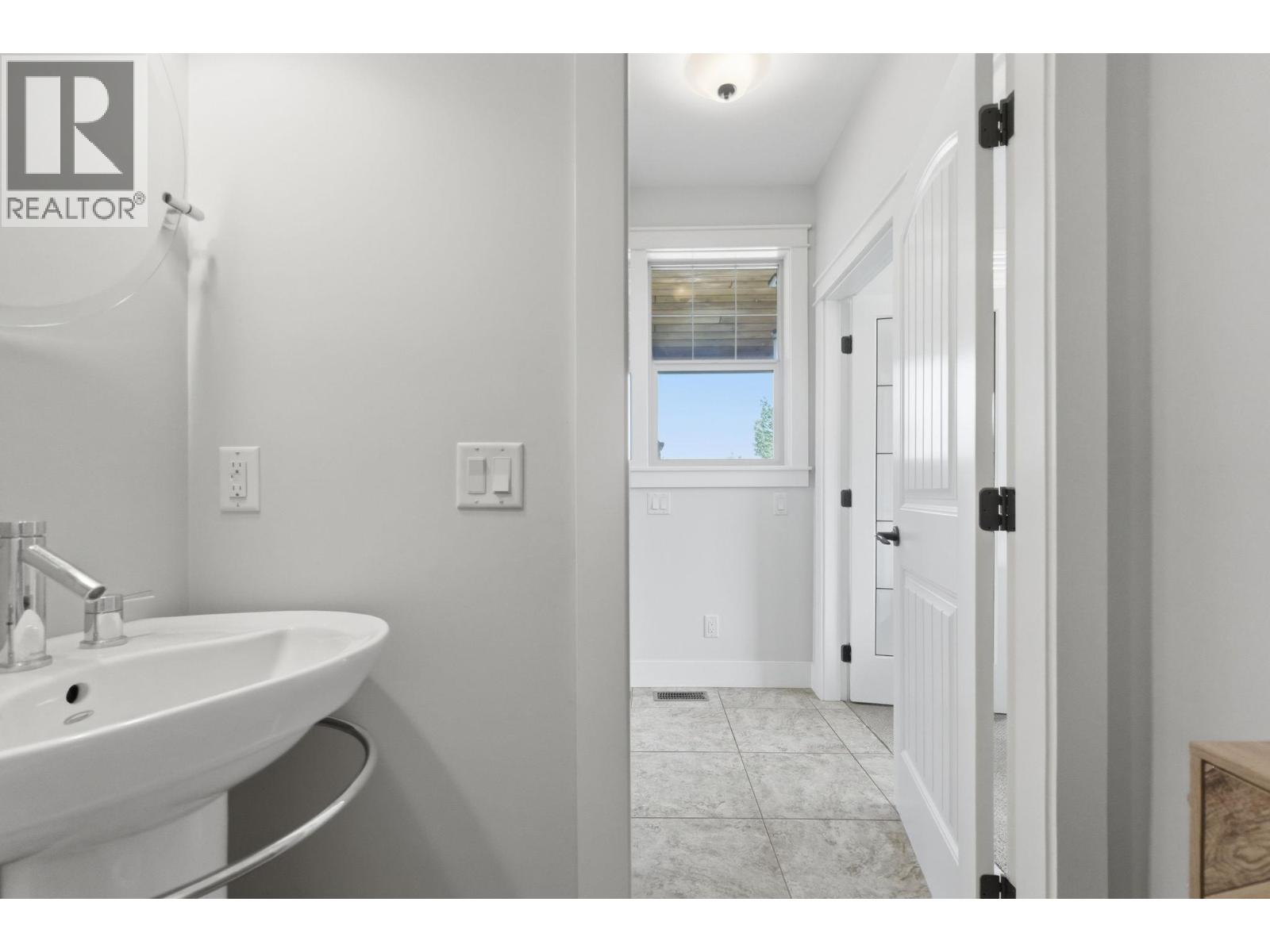 5765 Mountainside Drive, Kelowna, British Columbia  V1W 5H2 - Photo 34 - 10396052