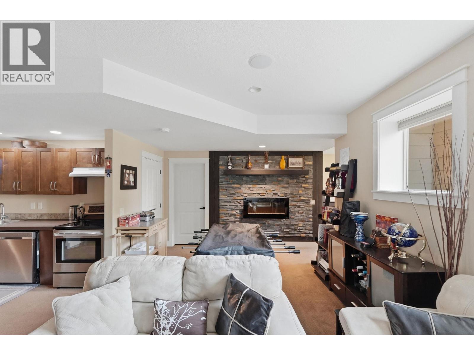 5765 Mountainside Drive, Kelowna, British Columbia  V1W 5H2 - Photo 74 - 10396052