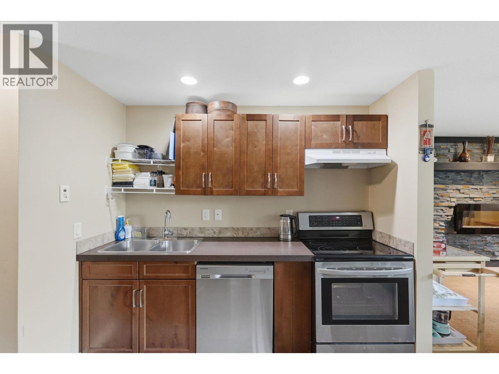 5765 Mountainside Drive, Kelowna, British Columbia  V1W 5H2 - Photo 76 - 10396052