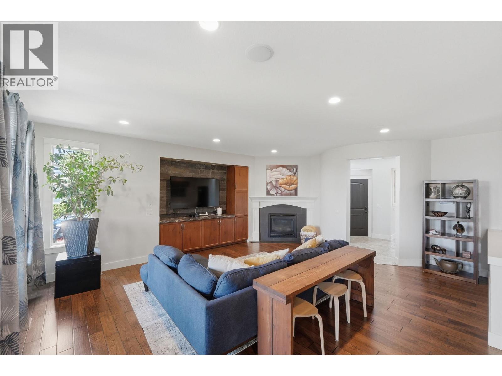 5765 Mountainside Drive, Kelowna, British Columbia  V1W 5H2 - Photo 8 - 10396052