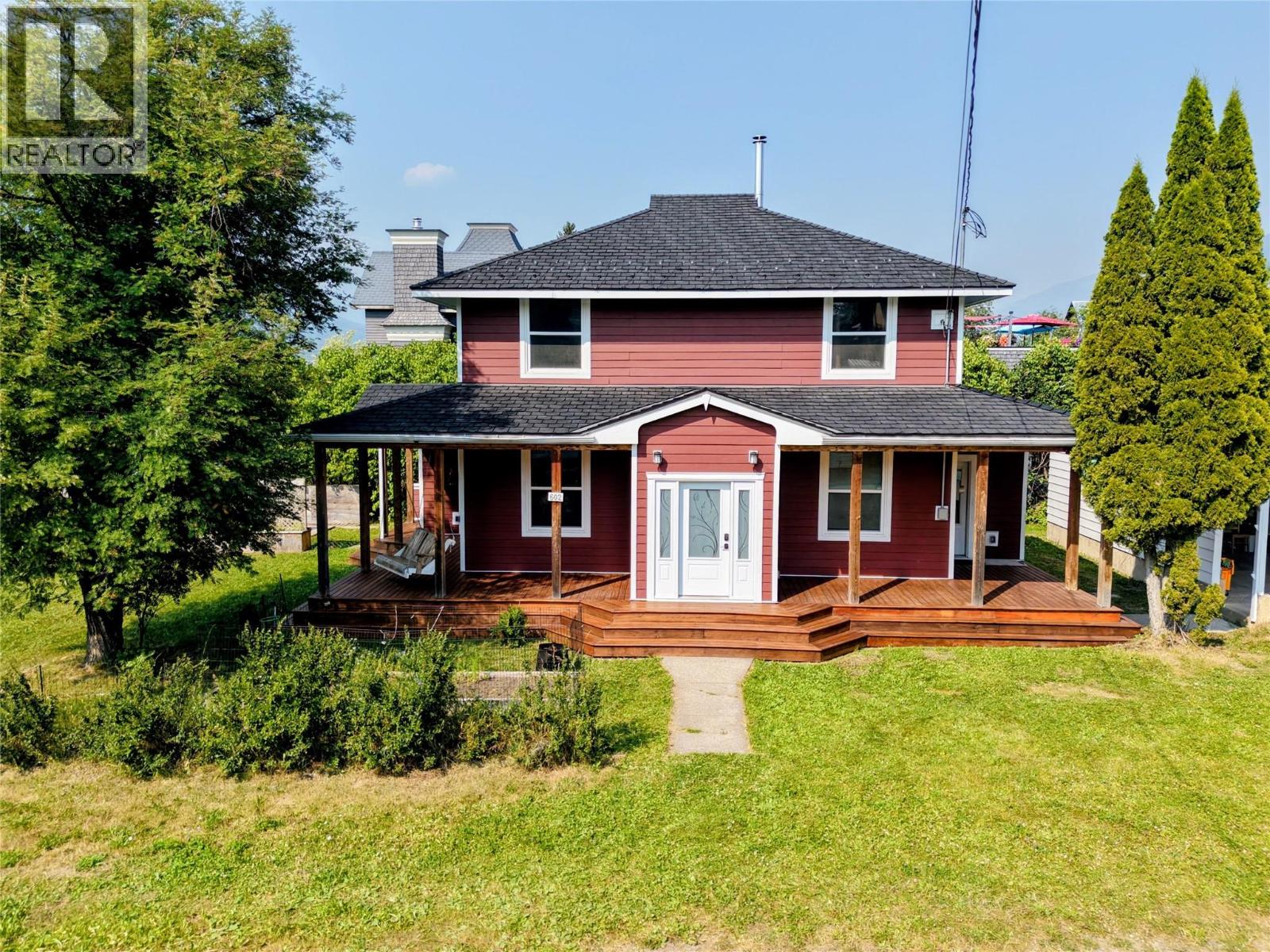 602 5 Avenue, Fernie, British Columbia  V0B 1M0 - Photo 1 - 10396126