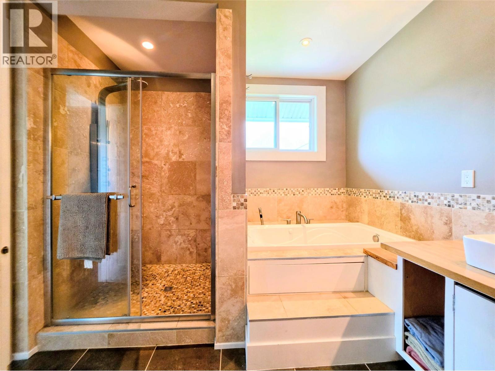 602 5 Avenue, Fernie, British Columbia  V0B 1M0 - Photo 16 - 10396126